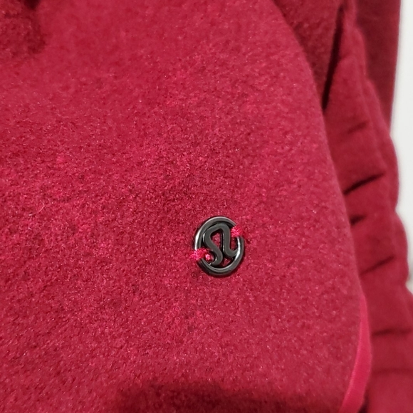 Lululemon Presence of Mind Red Fleece Wrap size 6 - Picture 10 of 14